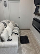 3413 Delphinium Way in Sacramento, CA - Building Photo - Building Photo