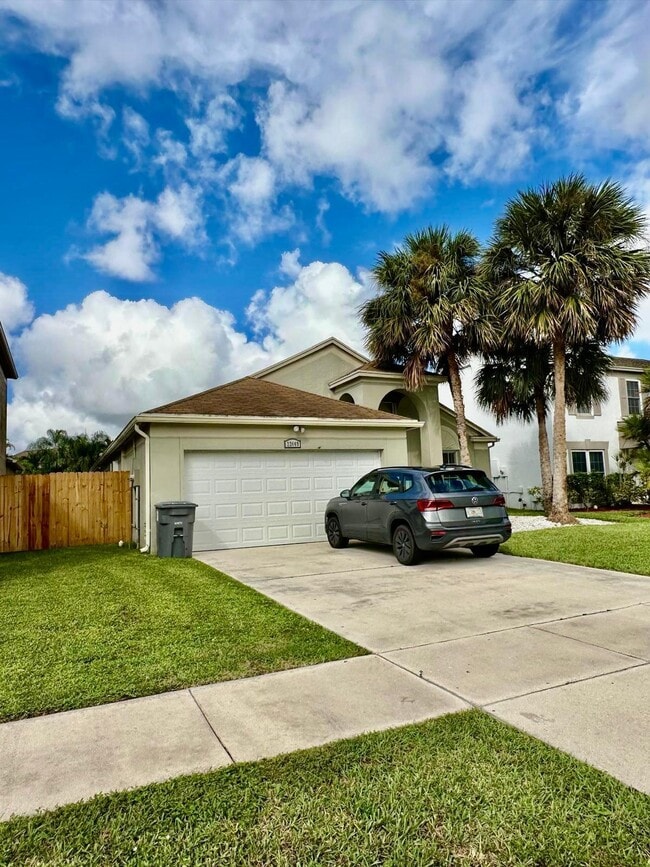 22449 Middletown Dr in Boca Raton, FL - Building Photo - Building Photo