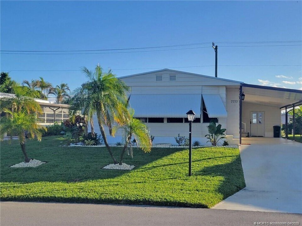 7777 SE Continental Dr in Hobe Sound, FL - Building Photo