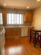 560 Silver Sands Rd in East Haven, CT - Building Photo - Building Photo