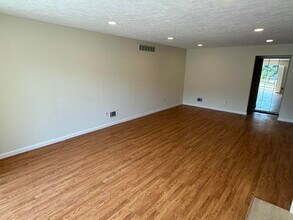 2136 Rhine in West Bloomfield, MI - Building Photo - Building Photo