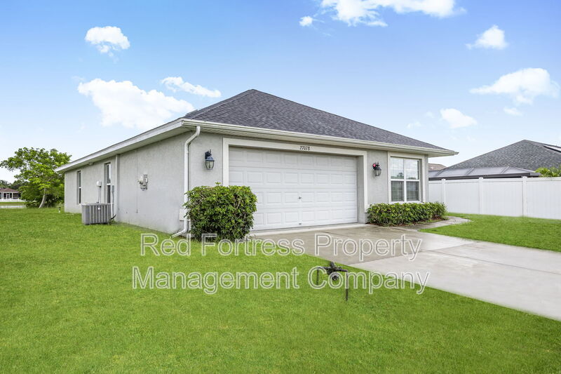 27078 Brook Forest Rd in Punta Gorda, FL - Foto de edificio