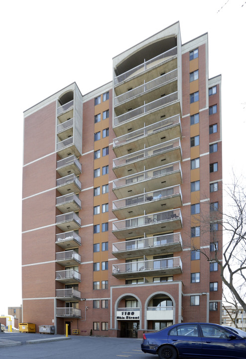 Ohio Towers in Ottawa, ON - Building Photo