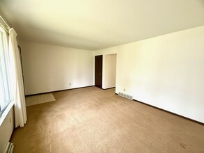 6200 Amanda Dr in Saginaw, MI - Building Photo - Building Photo