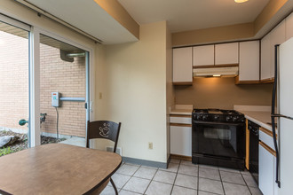 Central Park West Apartments & Townhomes in Youngstown, OH - Foto de edificio - Interior Photo