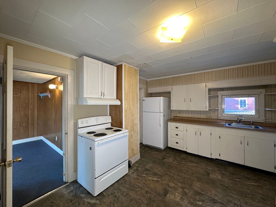 26 Waterville Rd in Skowhegan, ME - Building Photo