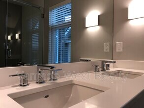12925 Lake Hill Dr in Lake Country, BC - Building Photo - Building Photo
