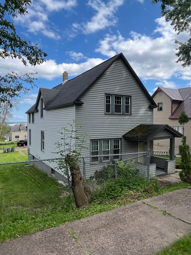 property at 2316 W 9th St