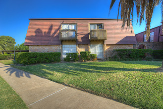 Villa Marina Apartments in Galveston, TX - Building Photo - Building Photo