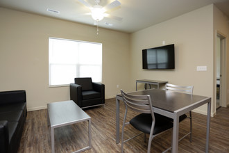 201 W Green St in Champaign, IL - Foto de edificio - Interior Photo
