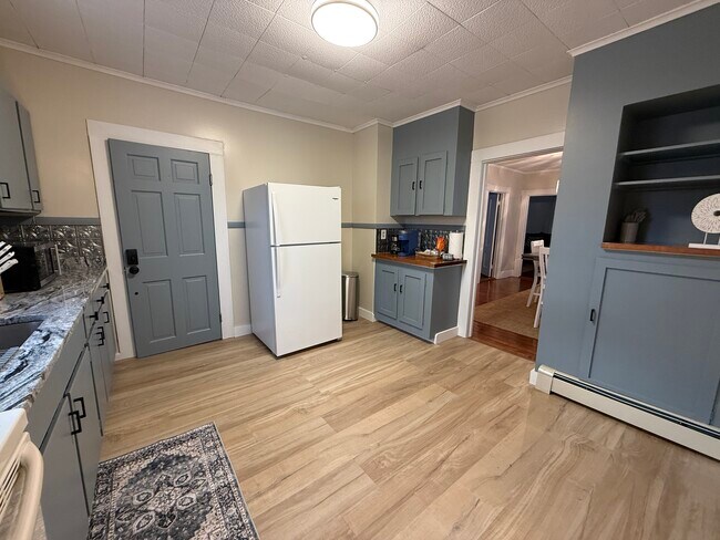 15 Summit St, Unit #1 in Stonington, CT - Building Photo - Building Photo