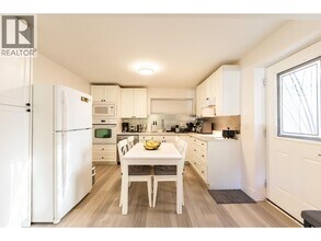 4605 Prime St in North Vancouver, BC - Building Photo - Building Photo