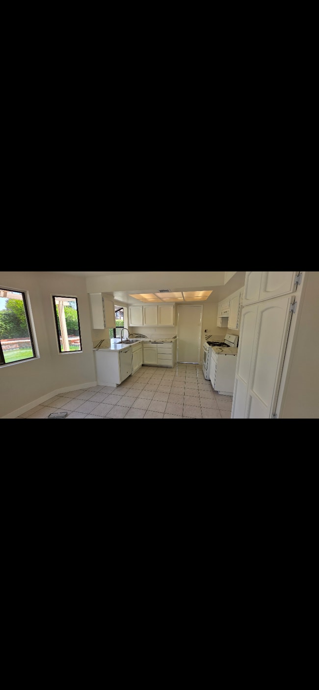 7700 Oso Ave in Winnetka, CA - Building Photo - Building Photo