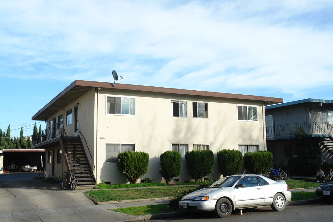 1096 Roewill Dr in San Jose, CA - Building Photo