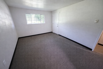 510 E Pittsburgh McKeesport Blvd, Unit 1 in North Versailles, PA - Foto de edificio - Building Photo