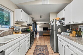 2537 166th Ave SE in Bellevue, WA - Building Photo - Building Photo