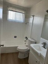 8200 Owensmouth Ave in Los Angeles, CA - Building Photo