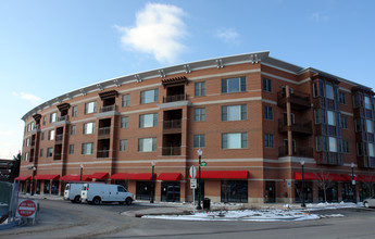 Acadia on the Green in Downers Grove, IL - Building Photo - Building Photo