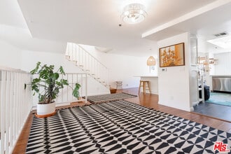 1001 Figueroa Terrace in Los Angeles, CA - Building Photo - Building Photo