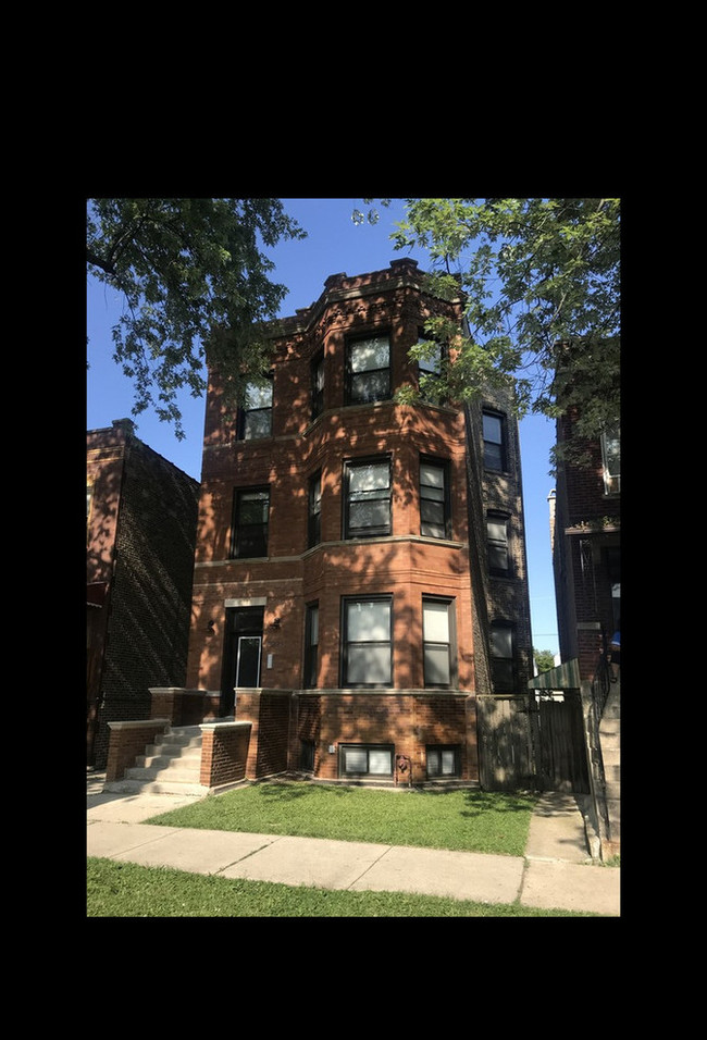 3223 N Hamlin Ave in Chicago, IL - Building Photo - Building Photo