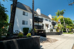 10755 Kling Street in North Hollywood, CA - Building Photo