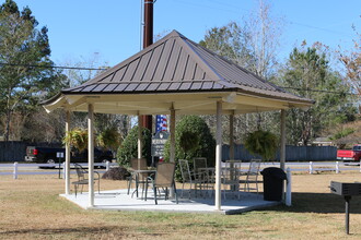 Meadowbrook Apartments in Foley, AL - Foto de edificio - Building Photo