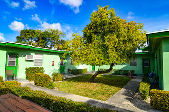 Johnson Apartments in Hallandale Beach, FL - Building Photo - Primary Photo