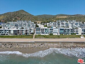 11874 S Beach Club Way in Malibu, CA - Building Photo - Building Photo