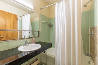 819 Brown St in Ann Arbor, MI - Building Photo - Interior Photo