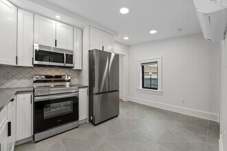 1121 Dayton St in Cincinnati, OH - Building Photo - Building Photo