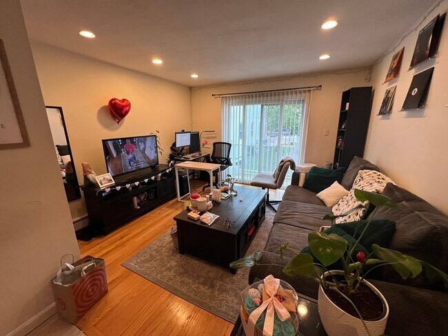 126 Clifton St in Cambridge, MA - Building Photo - Building Photo