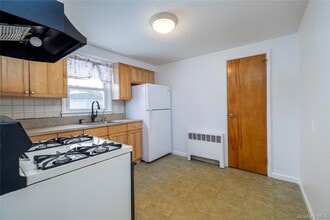44 Jefferson Ave in Lynbrook, NY - Building Photo - Building Photo