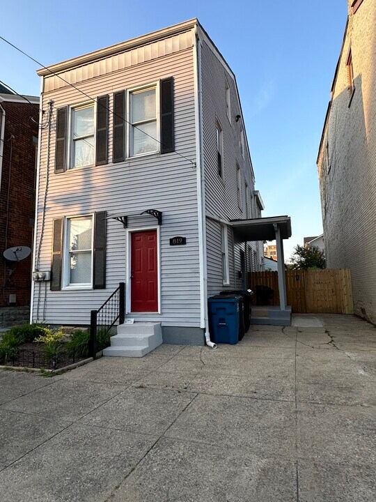 819 Central Ave, Unit 1 in Newport, KY - Building Photo