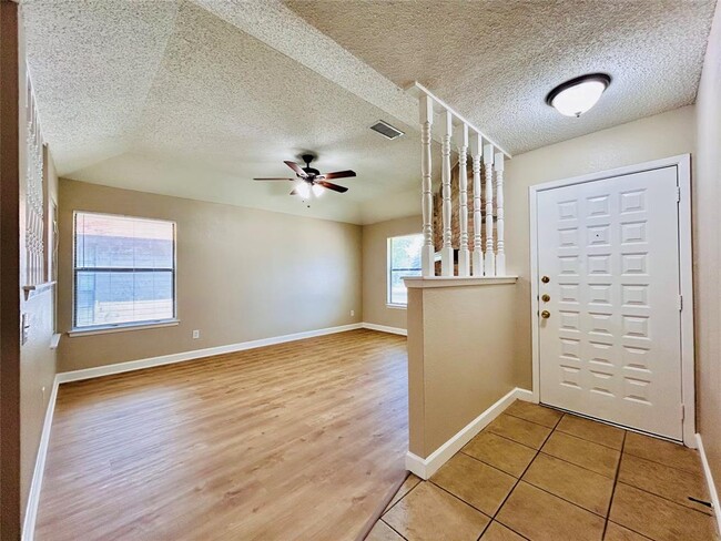 12300 Deer Falls Dr in Austin, TX - Building Photo - Building Photo