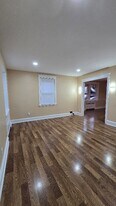 6142 N 8th St in Philadelphia, PA - Building Photo