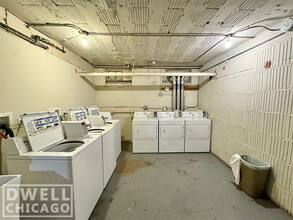 515 W Belmont Ave in Chicago, IL - Foto de edificio - Building Photo
