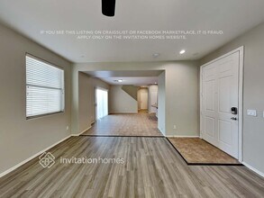 7116 S 7th Ln in Phoenix, AZ - Foto de edificio - Building Photo