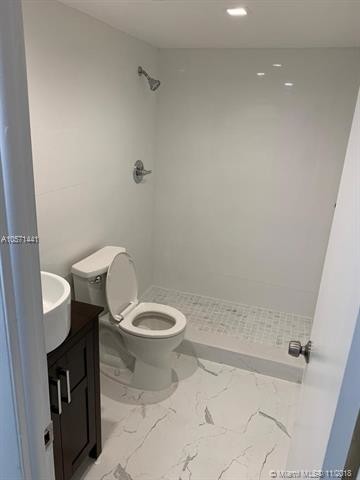 486 NW 165th St-Unit -B-605 in Miami, FL - Building Photo - Building Photo