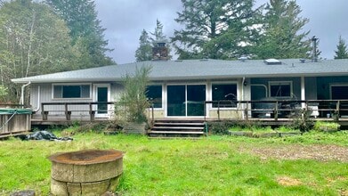 41801 Road 16 in Little River, CA - Foto de edificio - Building Photo