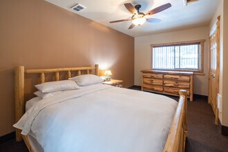 Totem Lodges in Indian River, MI - Foto de edificio - Building Photo