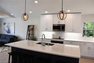 803 104th Ave N in Naples, FL - Building Photo - Building Photo