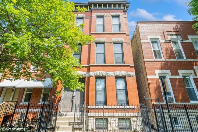 property at 1822 W Huron St