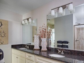 Villa Milano Apartments and Villas in Leawood, KS - Foto de edificio - Building Photo