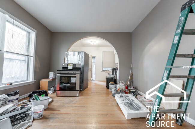 907 W Belmont Ave, Unit 2f in Chicago, IL - Building Photo - Building Photo