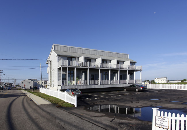 Sunset View Condominiums in Hampton, NH - Foto de edificio - Building Photo