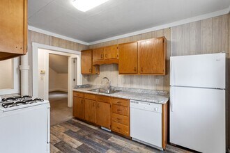 1717 Walnut St in Oshkosh, WI - Building Photo - Building Photo