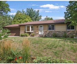 5310 Summer St SE in Prior Lake, MN - Foto de edificio - Building Photo