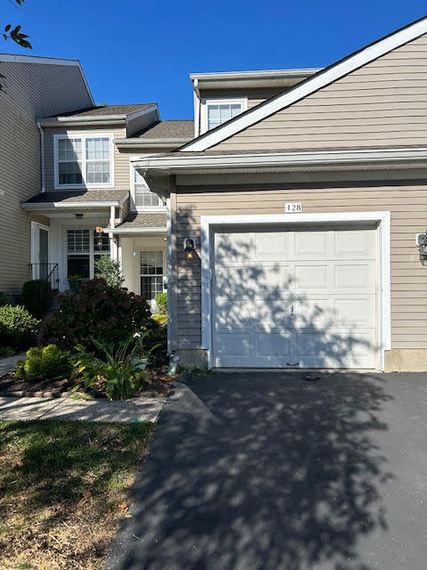 128 Bellwood Ct in Phoenixville, PA - Building Photo