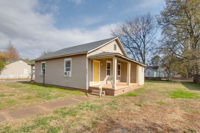 3701-3703 Fairview St SW in Huntsville, AL - Building Photo - Building Photo