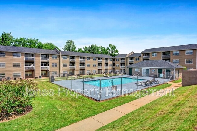 305 Country Club Dr NE in Concord, NC - Building Photo - Building Photo